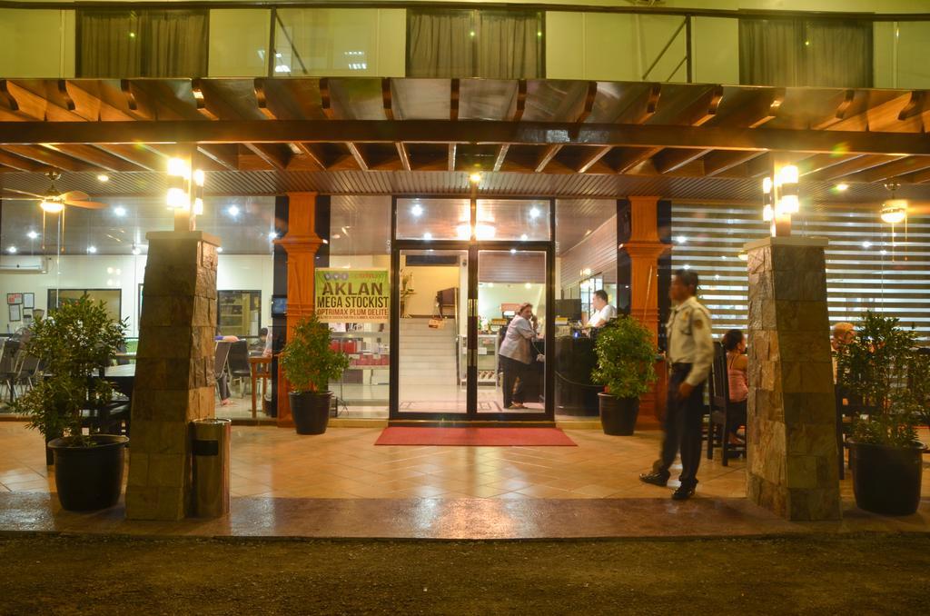 The Premiere Business Hotel Kalibo Luaran gambar
