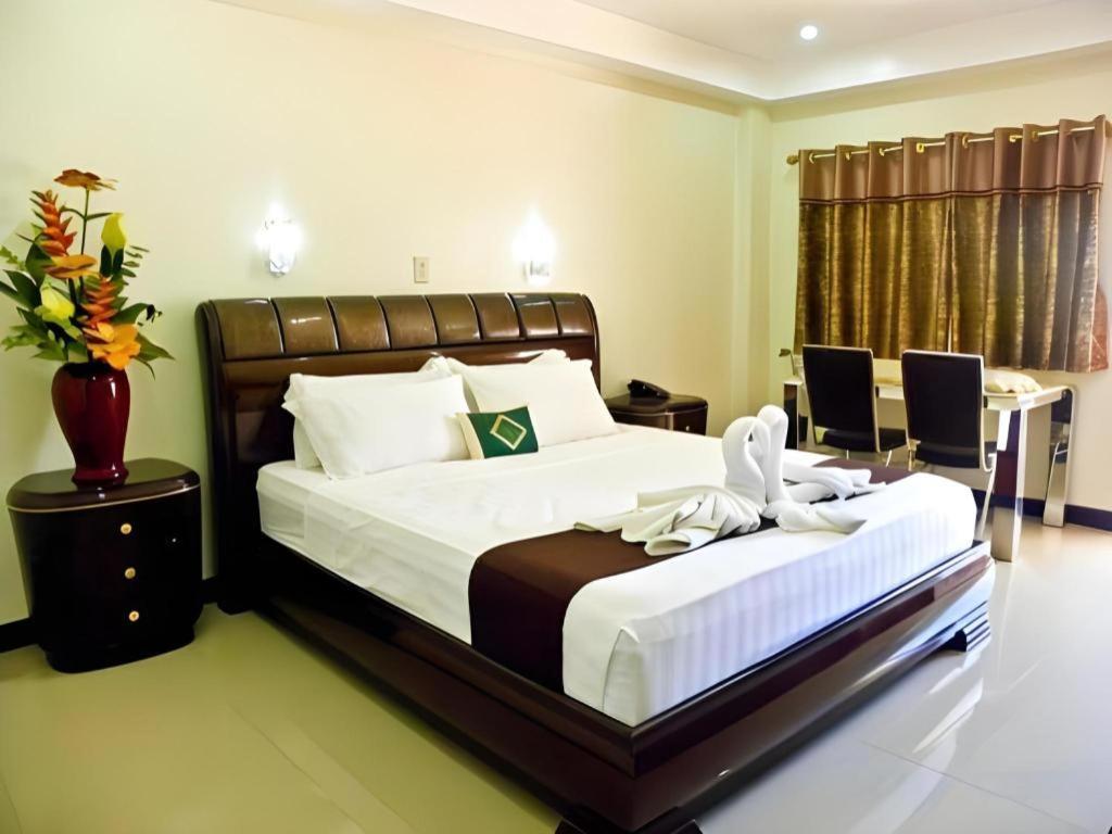 The Premiere Business Hotel Kalibo Luaran gambar