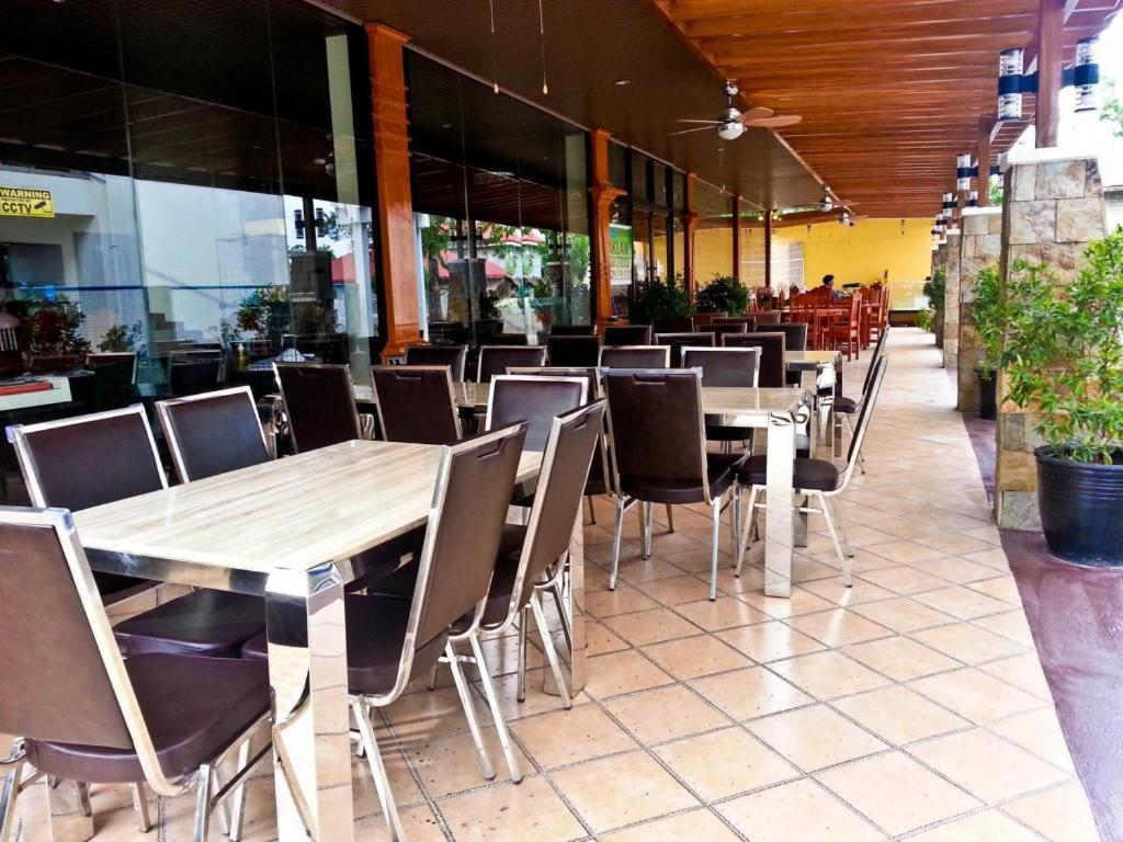The Premiere Business Hotel Kalibo Luaran gambar