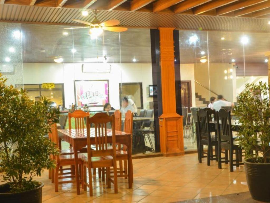 The Premiere Business Hotel Kalibo Luaran gambar