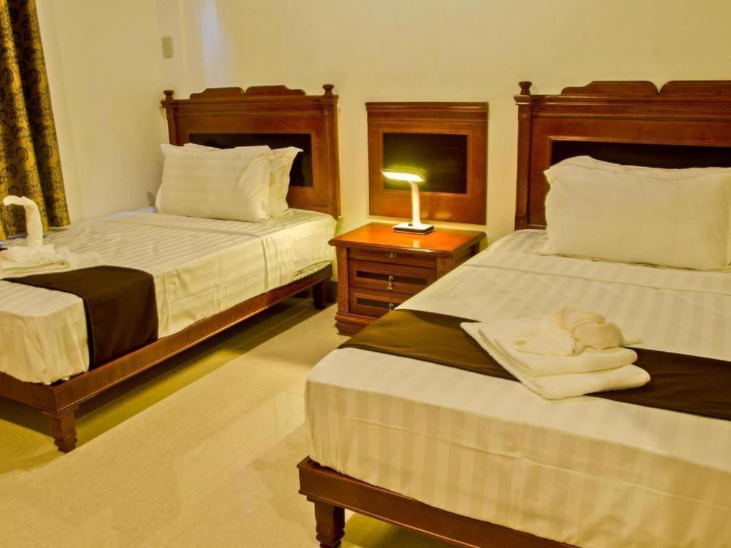 The Premiere Business Hotel Kalibo Luaran gambar
